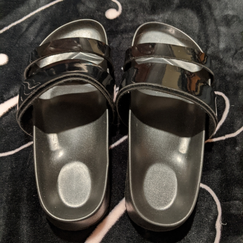 *5 for $50* NWOT Black slides